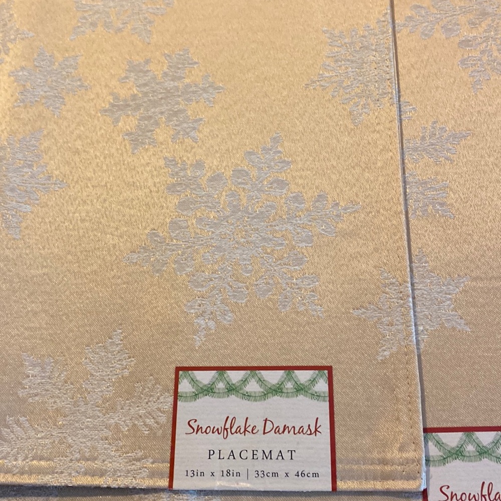 Lot of 2 Arlee Gold placemats w/white Snowflake Damask design-13” x 18” New